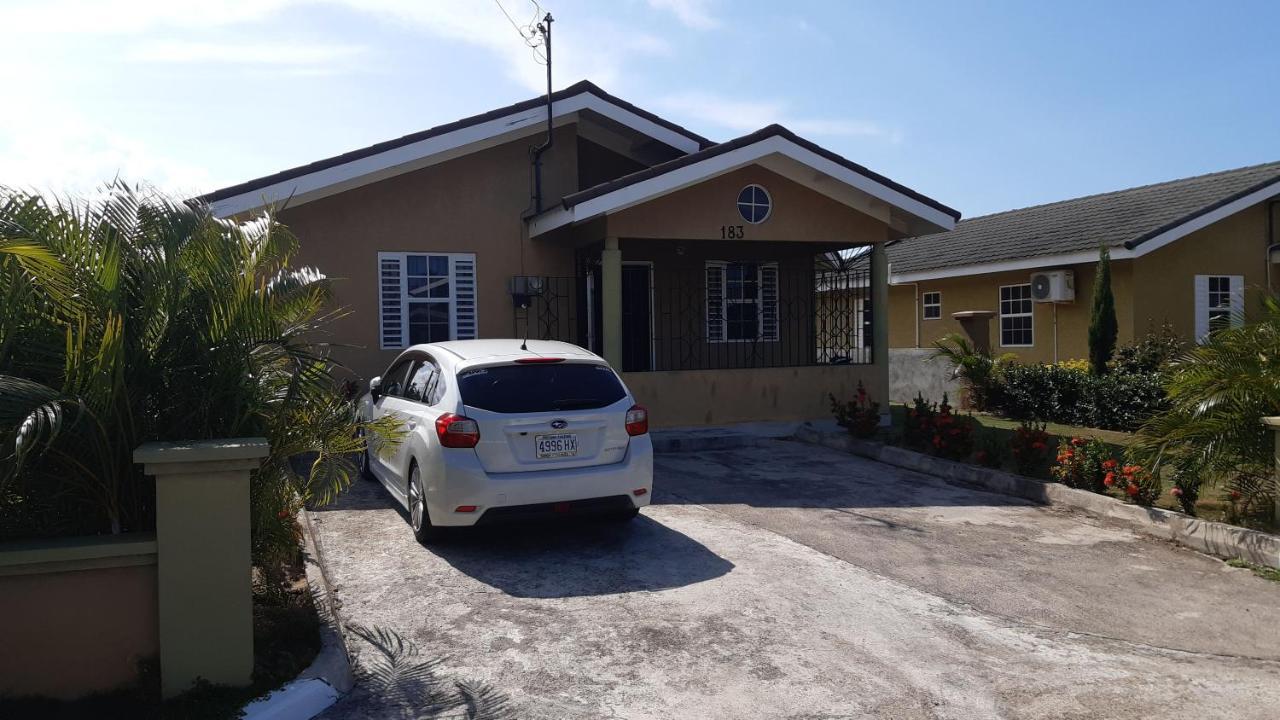 Bing'S Home Away From Home Ocho Rios Esterno foto