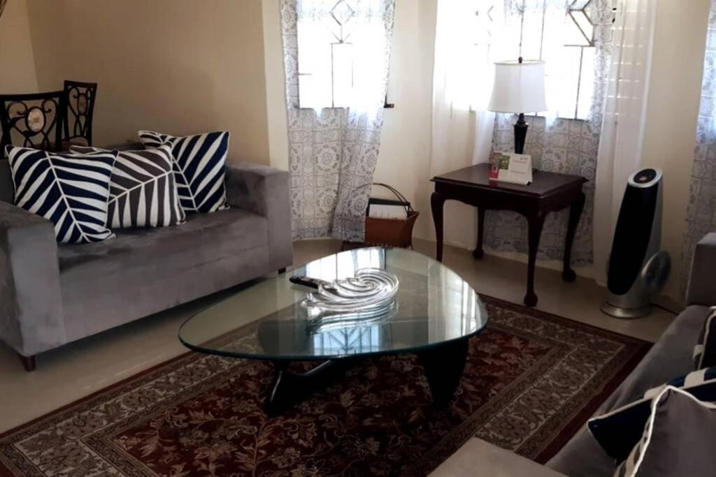 Bing'S Home Away From Home Ocho Rios Esterno foto