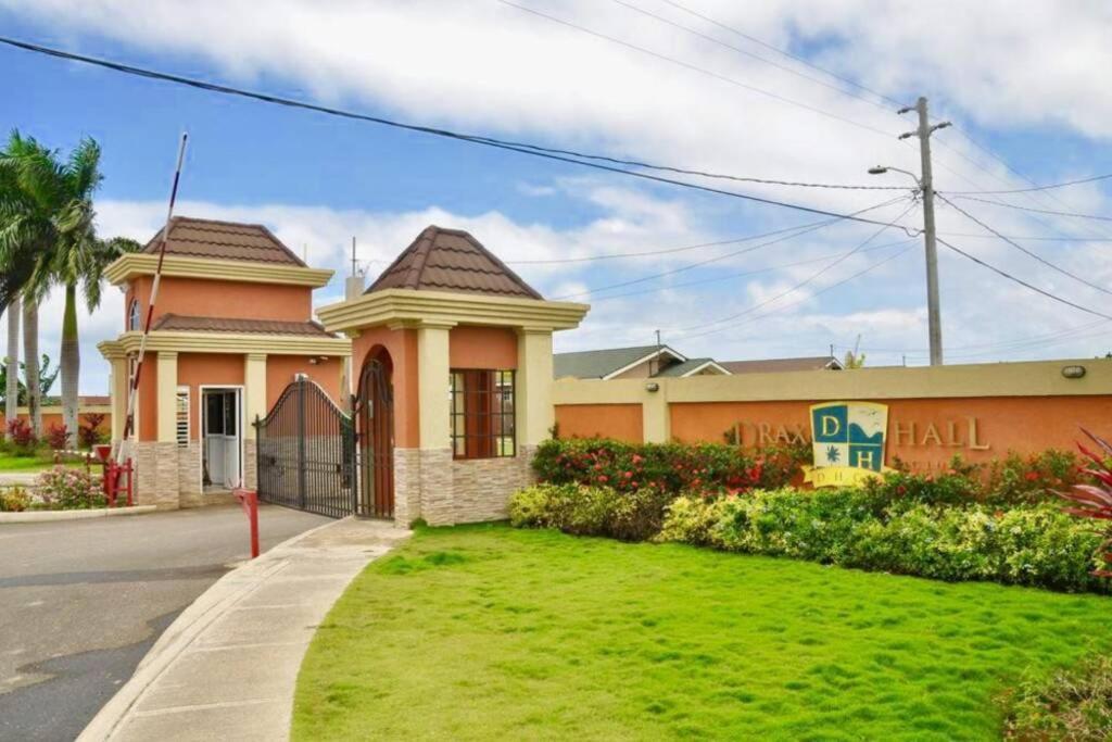 Bing'S Home Away From Home Ocho Rios Esterno foto